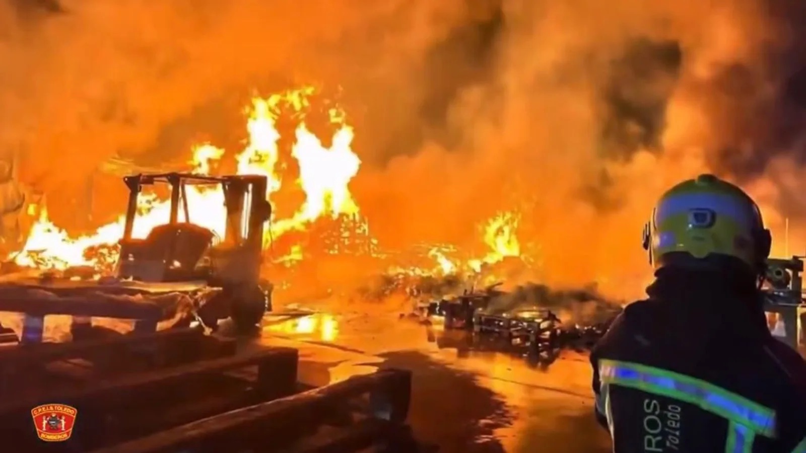 Arde de madrugada un almacén de palets en Olías del Rey, muy cerca de Toledo capital