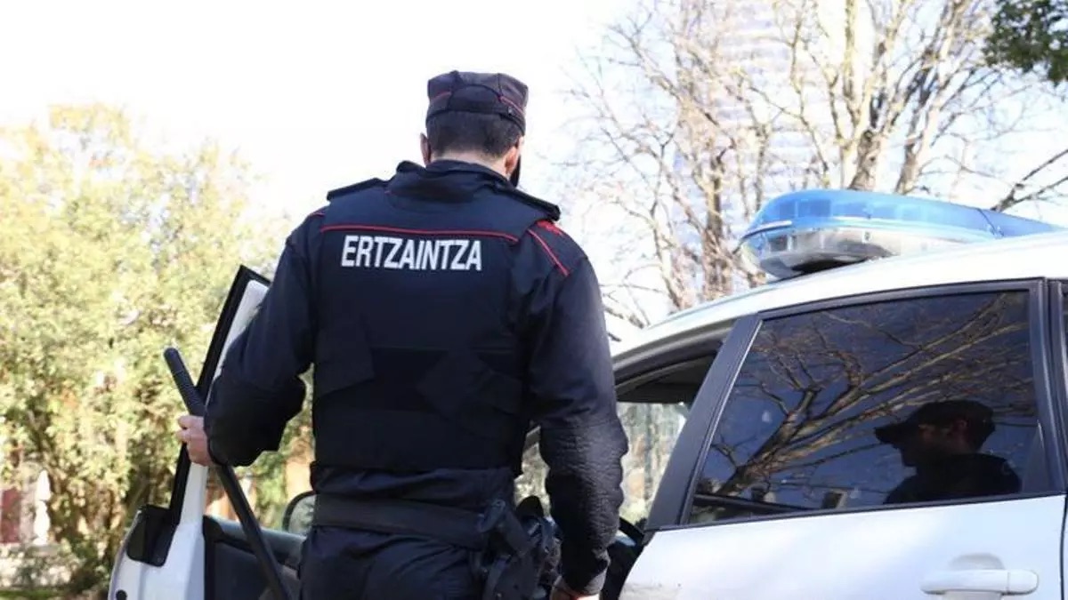Detienen en Basauri a un hombre de 39 años por agredir sexualmente a una menor en una lonja