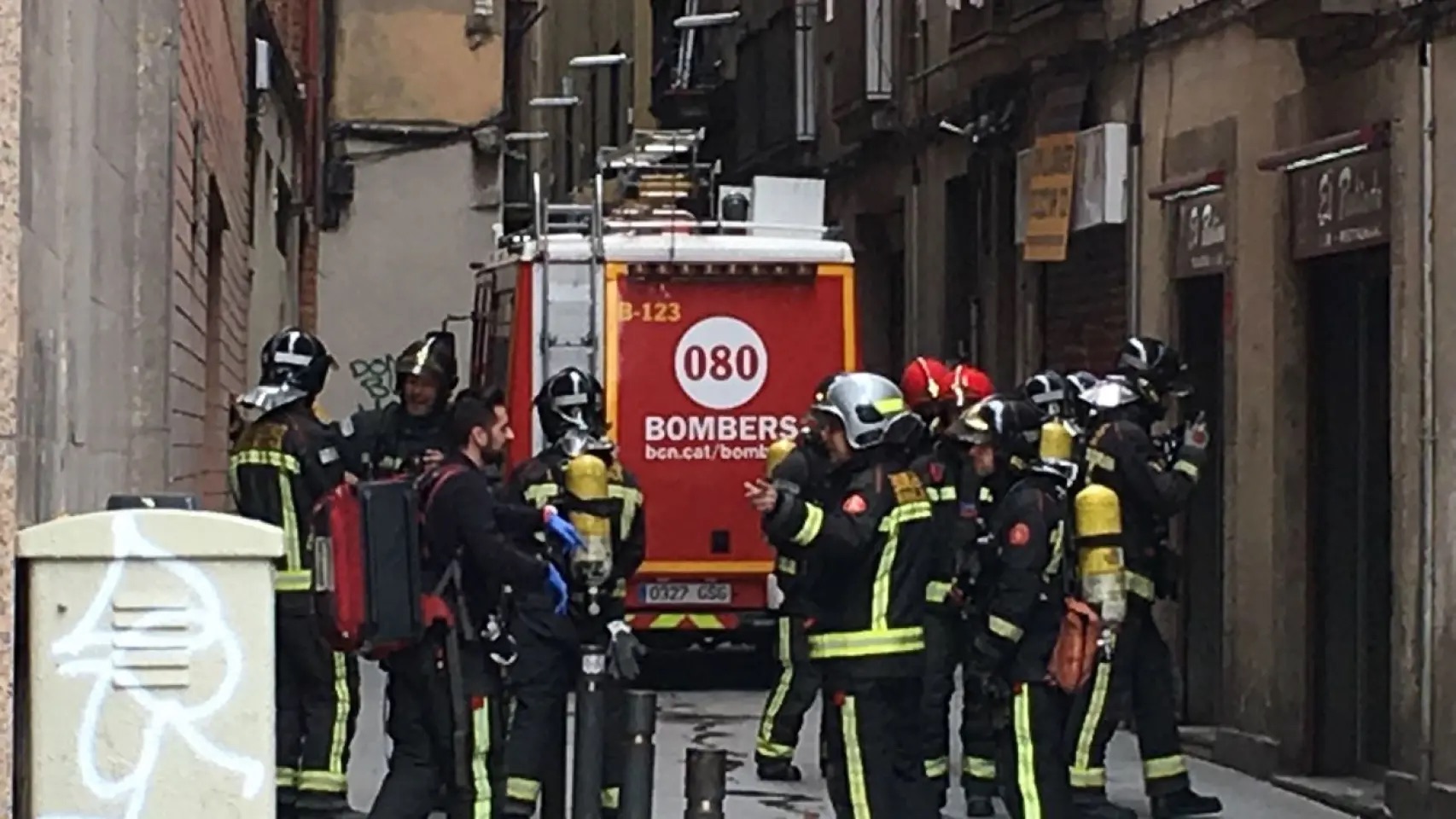 Muere una persona en el incendio de un centro de acogida para sintecho en Barcelona