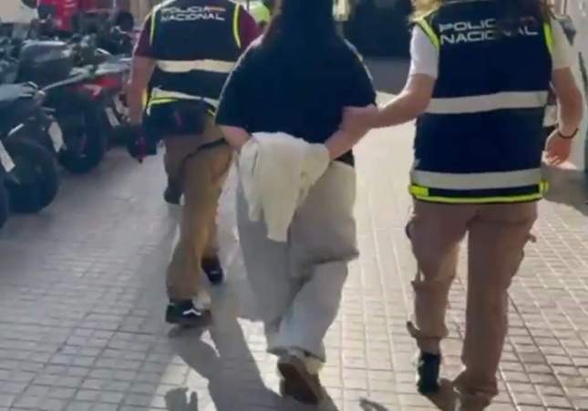 La Policía Nacional desmantela en un piso de Barcelona una 'granja' de smishing que envió 790.000 SMS fraudulentos