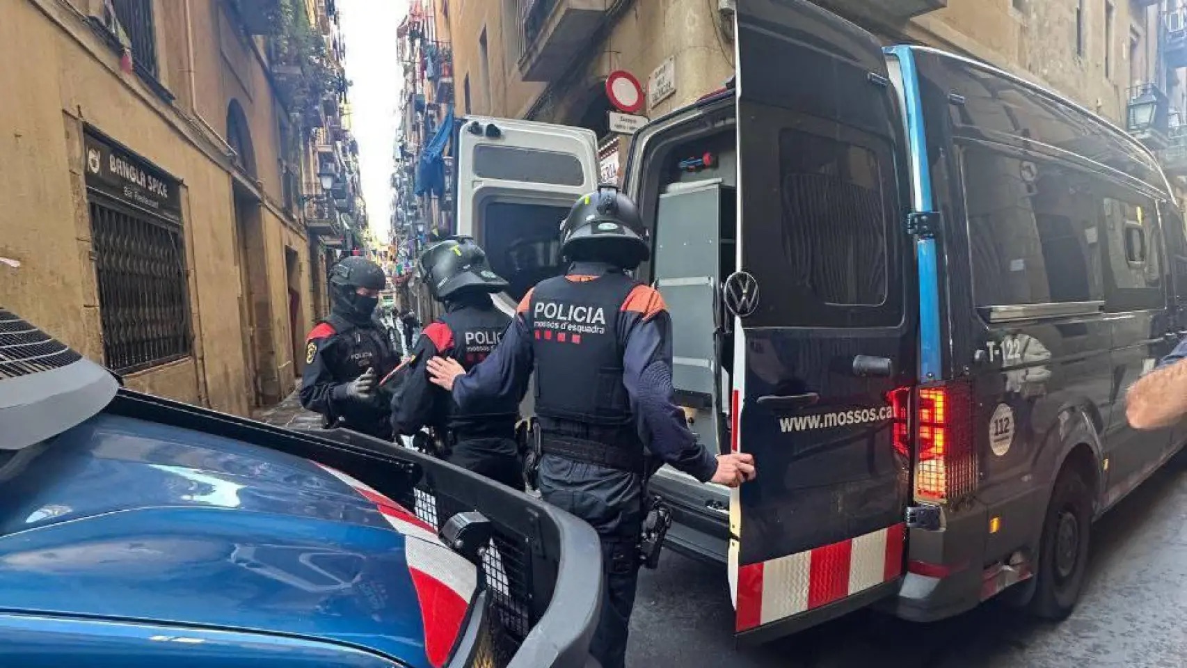 Dispositivo policial en marcha en Ciutat Vella con entradas y registros contra el tráfico de drogas