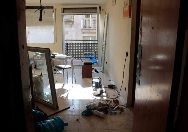 Desalojado un bloque ocupado en Amposta que acumulaba problemas de delincuencia, insalubridad y riesgo de incendio