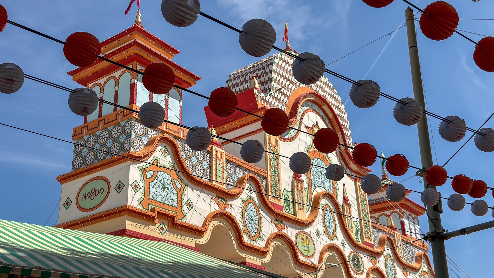 Detenido un hombre por agredir sexualmente a una mujer en los baños de una caseta de la Feria de Sevilla