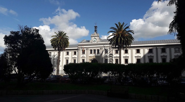 Juzgan a dos hermanos por intentar matar a su padre a golpes en Negreira en pleno brote psicótico