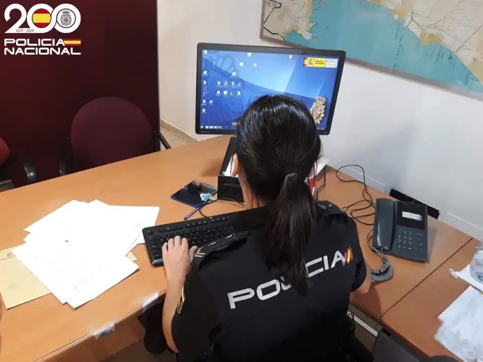 Detenidos dos hombres por difundir fotos íntimas de una compañera de trabajo en Palma