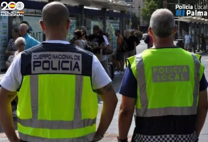 Desarticulado un grupo de carteristas que robaba a turistas en la Catedral de Palma