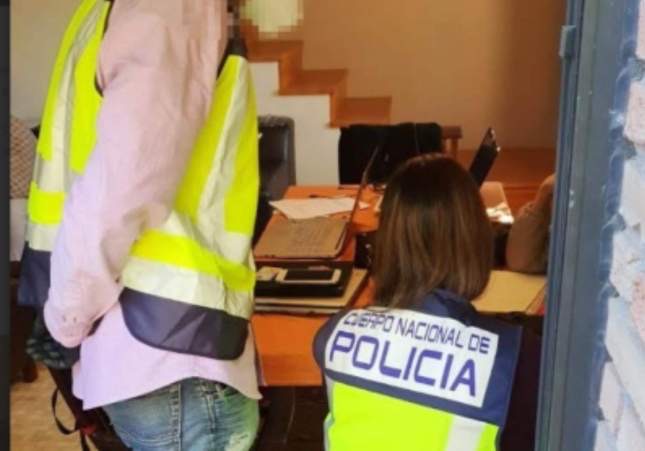 Detenido un joven reincidente por extorsionar a menores por internet para obtener imágenes sexuales