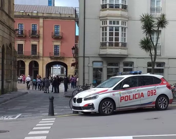 Detenida una pareja en Gijón: él por malos tratos y ella por violencia doméstica tras una pelea en su domicilio