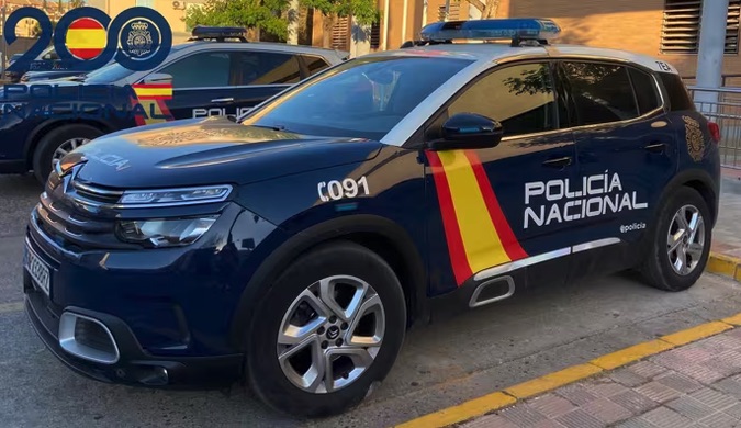 Detenidos un padre y su hijo por gestionar un narcopiso en Puente de Vallecas y tirar la droga por el inodoro