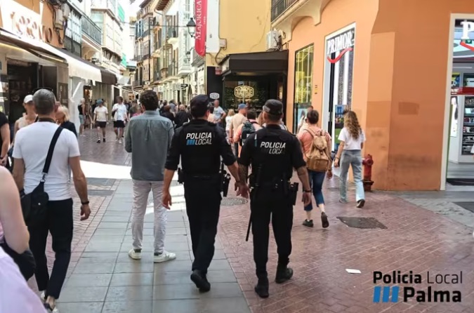 Detenidos dos jóvenes en Palma tras agredir a una mujer para robarle el bolso en la calle