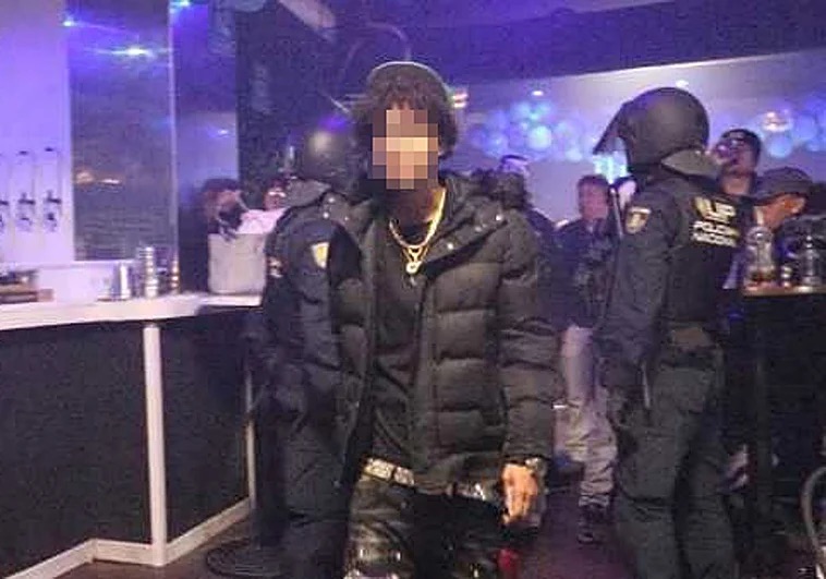 Un menor de 15 años resulta apuñalado por un pandillero en un centro comercial de Alcalá de Henares