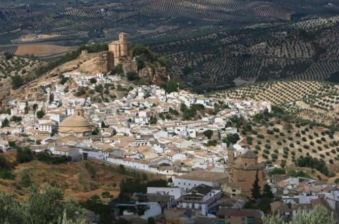 Detenido un temporero por atacar con un hacha a tres vecinos en plena calle en Montefrío