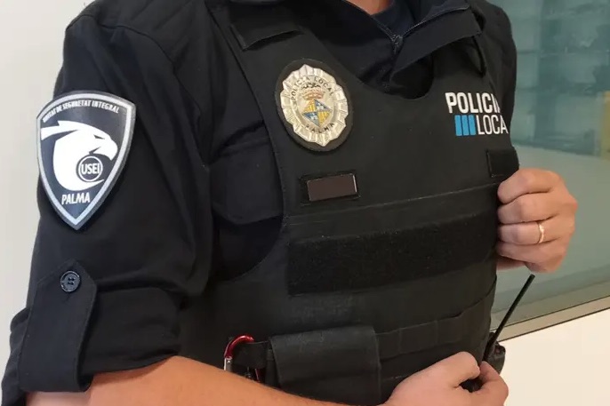 Detenido un hombre por amenazar de muerte a la empleada de un supermercado en Palma por una recarga de 10 euros