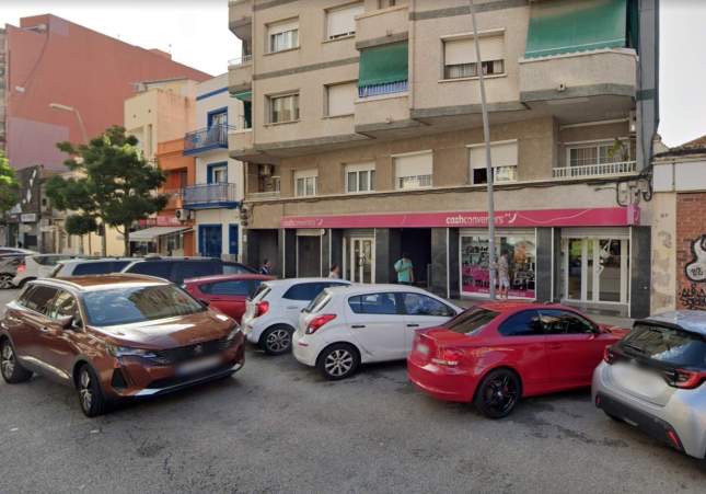 Violento atraco en el Cash Converter de Badalona: se llevan joyas y oro a punta de pistola