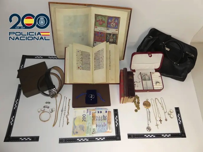 Detenida una empleada del hogar por robar joyas y objetos por más de 300.000 euros a una anciana en Pontevedra