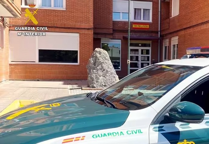 La Guardia Civil detiene a un vecino de Santoña por robar móviles, tabletas y cámaras en una tienda