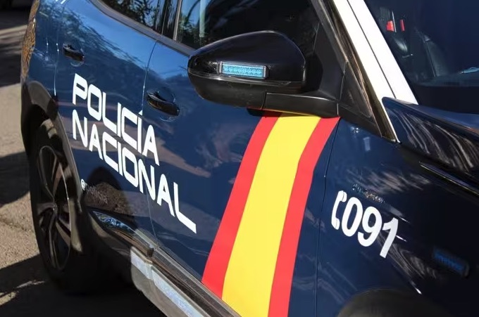 Detenido en Lugo por agredir y robar 1.200 euros y décimos de lotería a un hombre tras salir de un bar