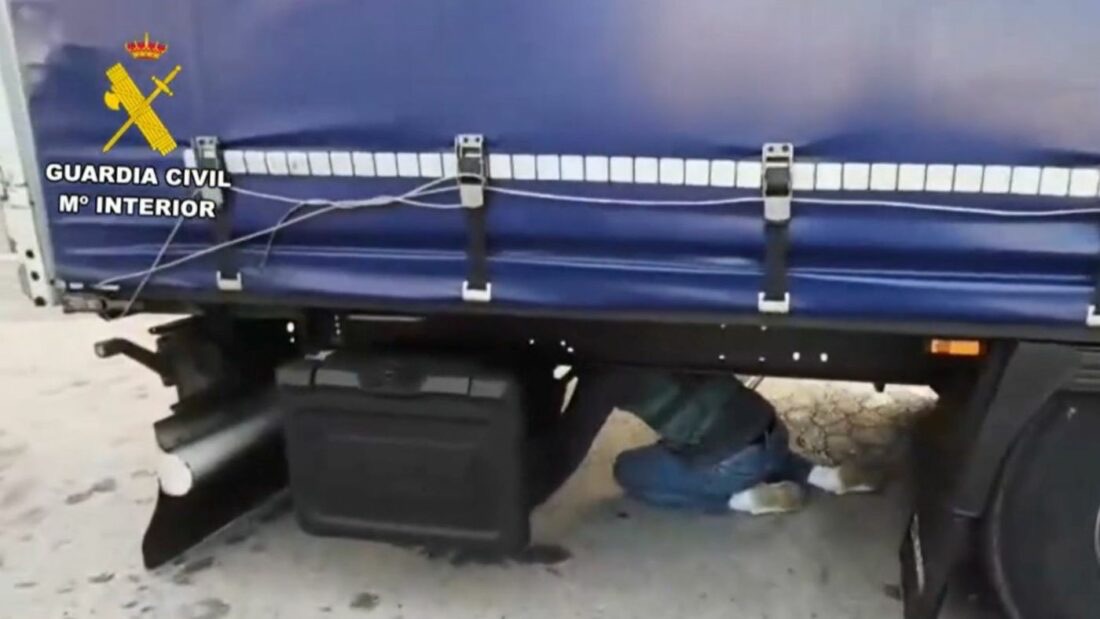 Cuatro detenidos en Fraga (Huesca) por una serie de robos masivos de gasoil a camiones en la AP-2 y N-2