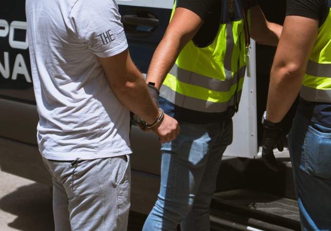 Expulsados a Marruecos dos multirreincidentes en Girona; uno tramitaba la nacionalidad española