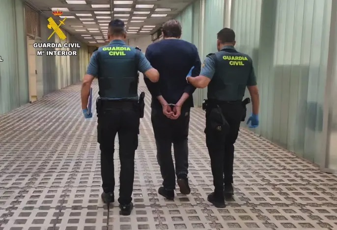 Detenido un hombre ebrio en el aeropuerto de Palma tras atrincherarse en un baño y enfrentarse a la Guardia Civil