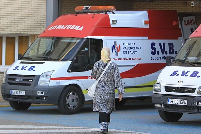Cinco heridos, entre ellos dos niñas de 9 y 10 años, tras empotrarse un coche contra un muro en Onda (Castellón)