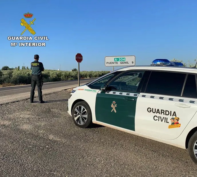 Detenido un hombre en Puente Genil por robar un ciclomotor y joyas en una cochera