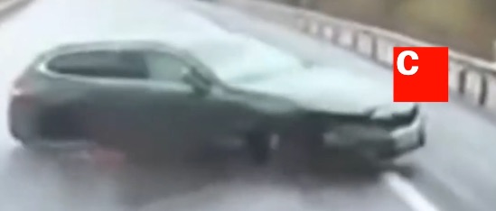 Un grave accidente múltiple con tres camiones en la AP-2 causado por aquaplaning paraliza el tráfico