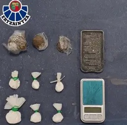 Detenido en un bar de Santurtzi un hombre de 30 años con cocaína, hachís y un registro contable de ventas
