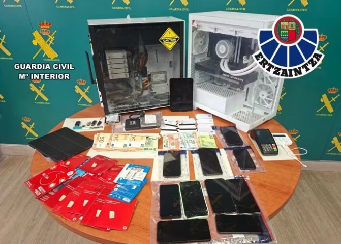 Detenidas dos personas en Murcia por estafar casi 100.000 euros a un Ayuntamiento de Gipuzkoa y a un empresario