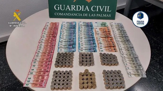Desarticulan un importante punto de venta de drogas en el casco urbano de Gáldar con tres detenidos