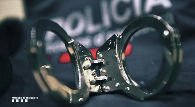 Detenidos dos hombres por atracar un supermercado en Juneda con un arma falsa