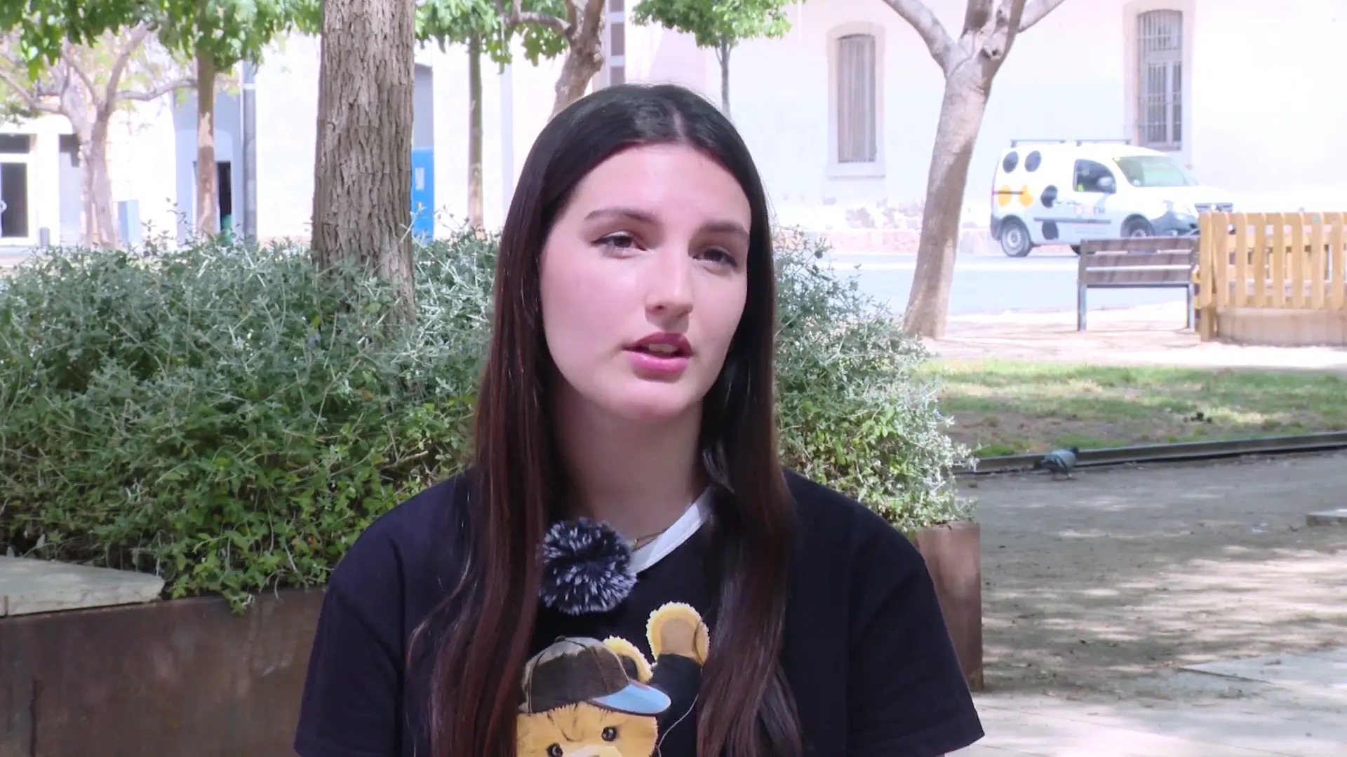 Suplantan la identidad de una joven de Castelldefels: acumula una deuda de 7.200 euros, está casada y empadronada en BCN