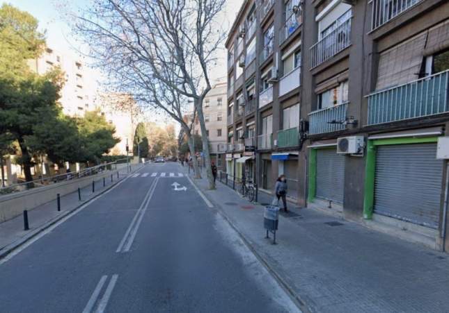 Herida grave una anciana tras ser degollada en plena calle en Santa Coloma; buscan a un hombre vestido de negro