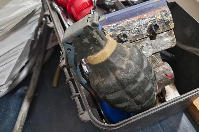 Hallan una granada de mano en la taquilla de un trabajador recién despedido en Montornès del Vallès