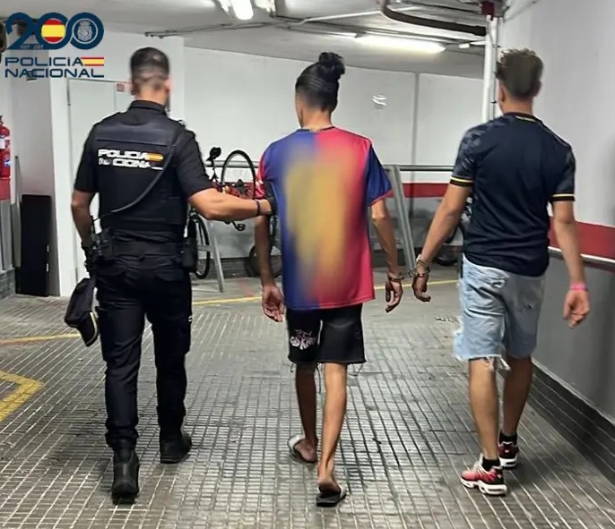 Detienen a dos jóvenes por robar en una cafetería de Playa de Palma