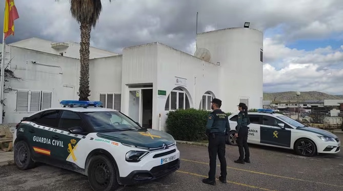 Tres jóvenes a disposición judicial tras una grave agresión grupal en una parada de autobús de Sant Antoni (Ibiza)