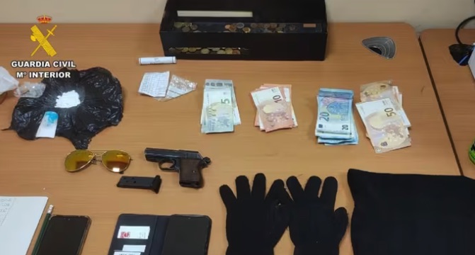 Detenido un joven de 26 años tras atracar a punta de pistola un supermercado y huir a gran velocidad