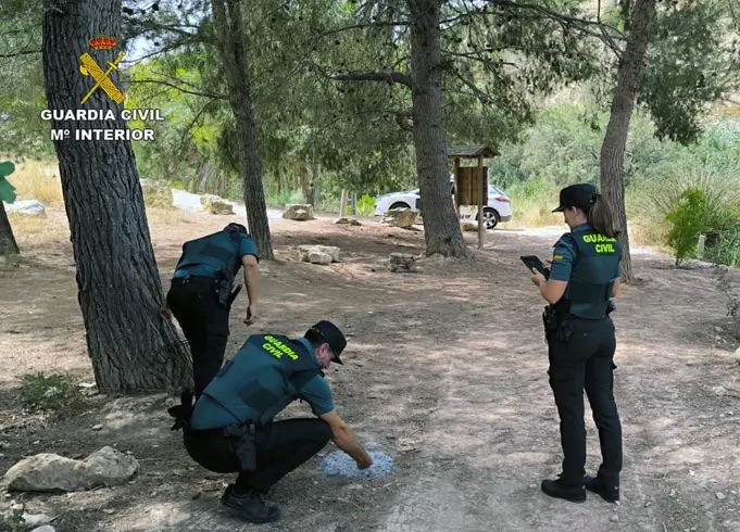Varias personas identificadas por hacer barbacoa en una reserva fluvial junto al río Chícamo