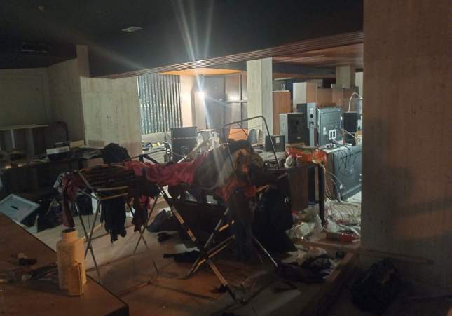 Un okupa resulta herido leve al provocar la explosión de una bombona de butano en un local de L'Hospitalet