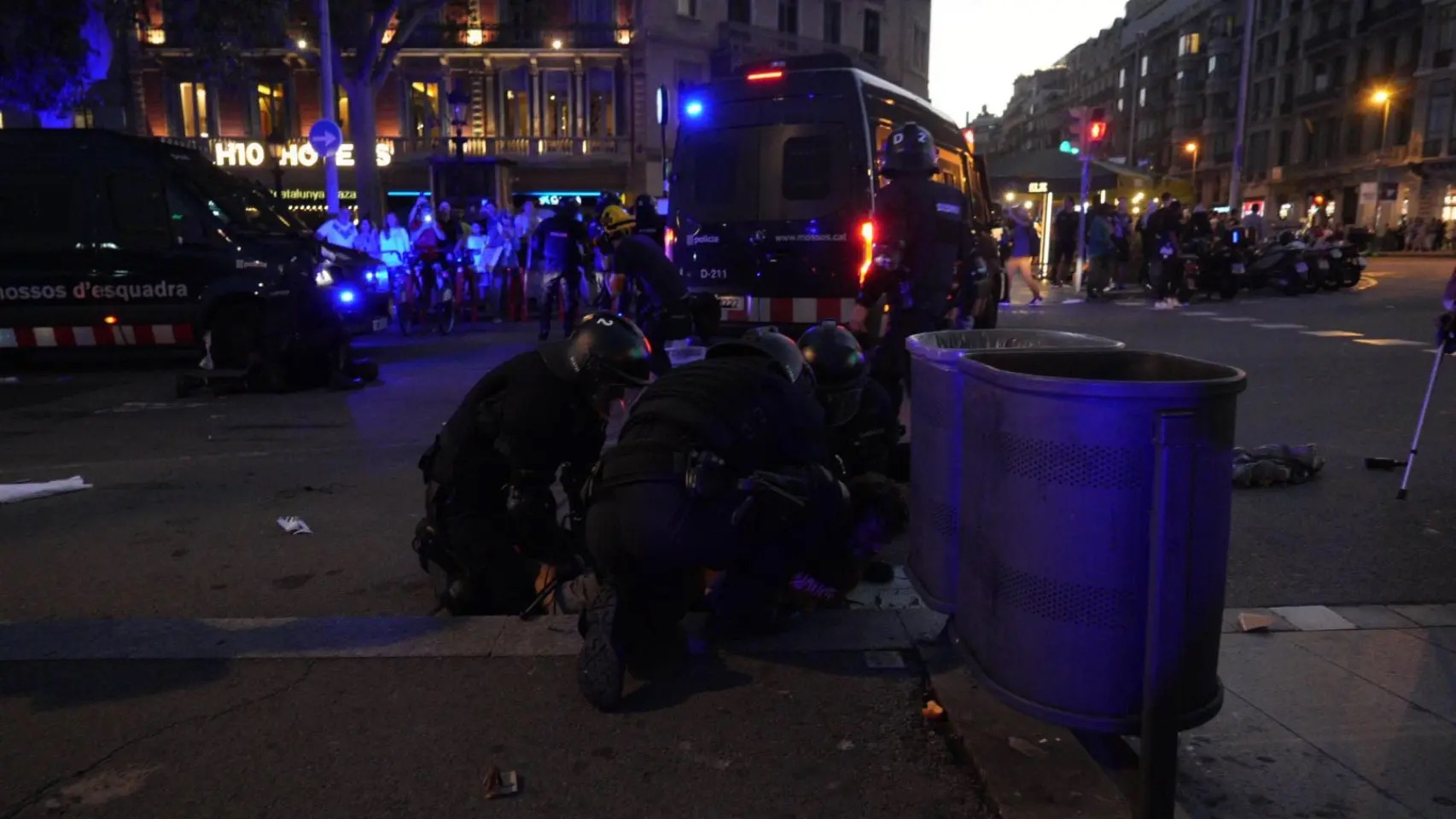 Diez detenidos y 19 mossos heridos en los disturbios tras la manifestación por Gaza en Barcelona