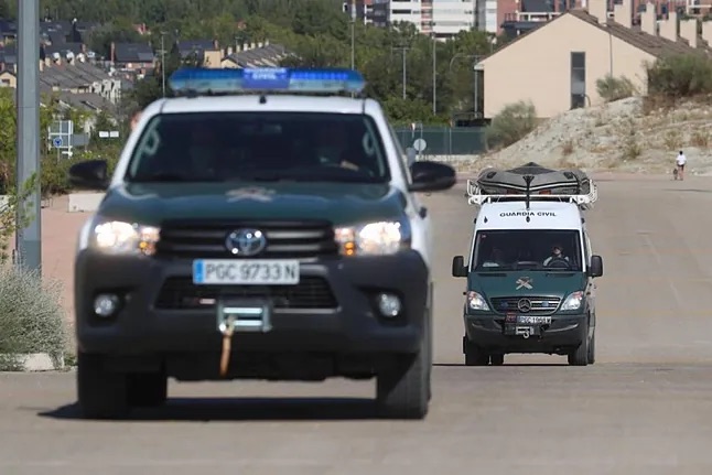 Detenidos una madre y su hijo por simular un atraco y robar 30.000€ en un salón de juegos de Catarroja