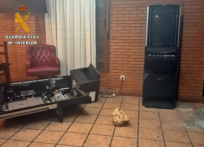 A prisión dos ladrones reincidentes por robar tres veces en el mismo bar de Cabeza del Buey