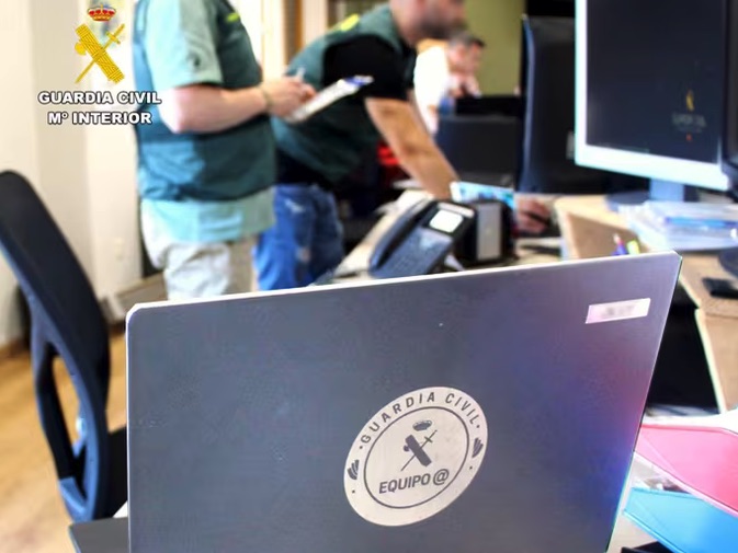 Alerta máxima en Cantabria por una oleada de SMS fraudulentos sobre paquetes perdidos en plenas Rebajas