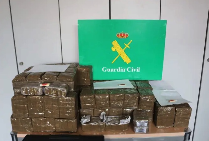 Interceptado en Oviedo un cargamento de 90 kilos de hachís procedente de Madrid