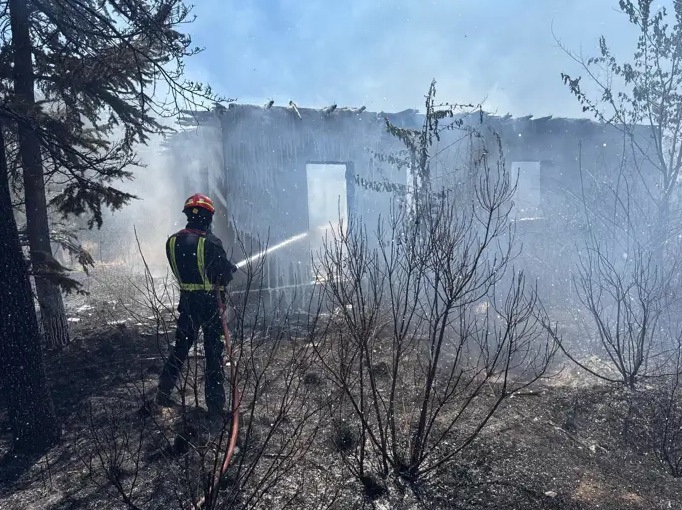 Controlado un incendio en Colmenarejo que afecta a dos viviendas deshabitadas