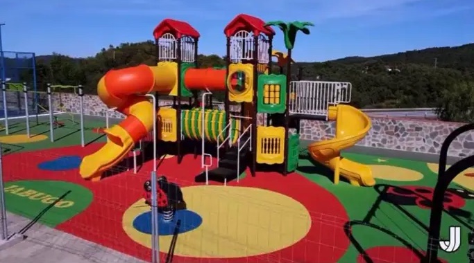 Alerta en Jabugo (Huelva) por la presencia de peligrosas tanzas de pescar en un parque infantil