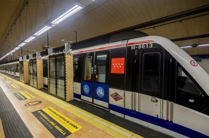 Ocho detenidos y dos apuñalados en una reyerta entre bandas juveniles en el Metro de Gregorio Marañón