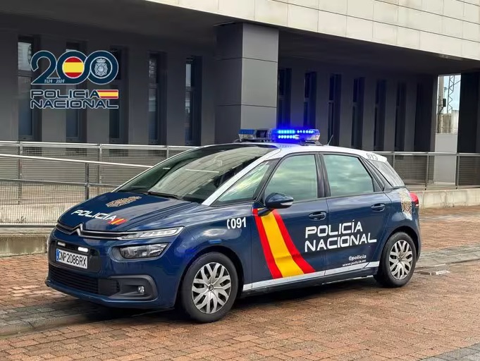 Detenido en Santander por robar una riñonera, agredir a sus dueños y huir en patinete