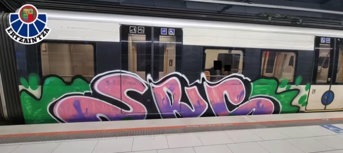 Cuatro jóvenes detenidos en Bedia por bloquear una vía de Euskotren con barricadas para realizar grafitis