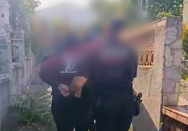 Tres jóvenes vacían cuentas con móviles y tarjetas robadas en Barcelona